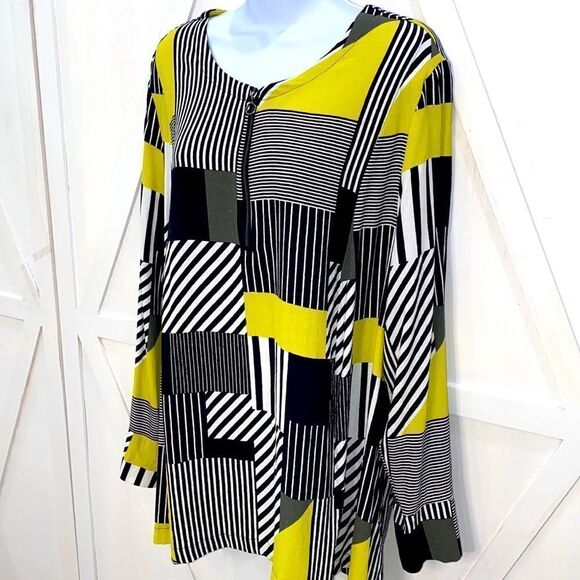 Ulla Popken Geometric Black White & Green Blouse Size 20 / 22 - Picture 5 of 10